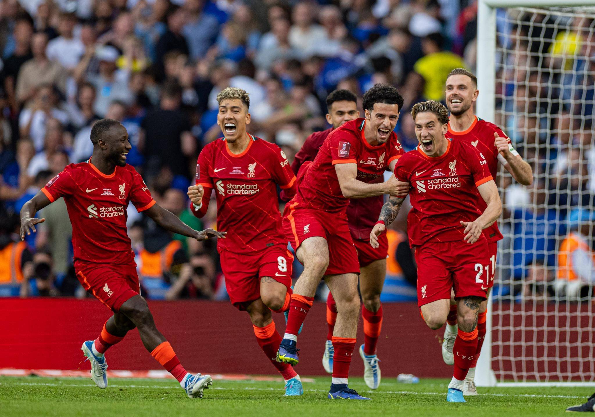 布莱顿迎欧冠关键赛；集结日调整名单；赛场秩序良好；轮换策略成焦点(布莱顿足球俱乐部新闻)