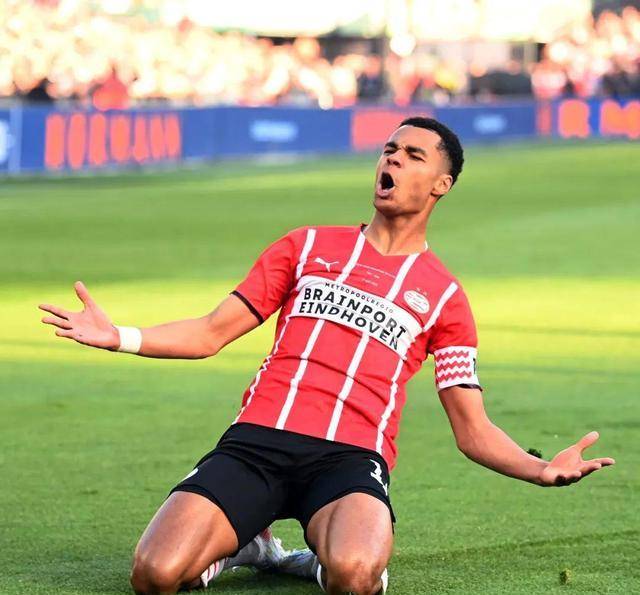 荷甲集结日走向成谜，巴塞罗那绝杀压哨，媒体盛赞，轮换策略成焦点的简单介绍